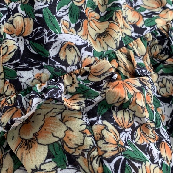 NWT Superdown Felicity Romper in Green Yellow Floral - Picture 4 of 5